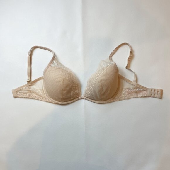 NWOT Victoria's Secret Bra 32DDD Incredible Plunge Beige Lace B1447 - Picture 2 of 9